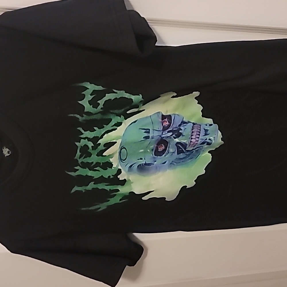 Black t shirt